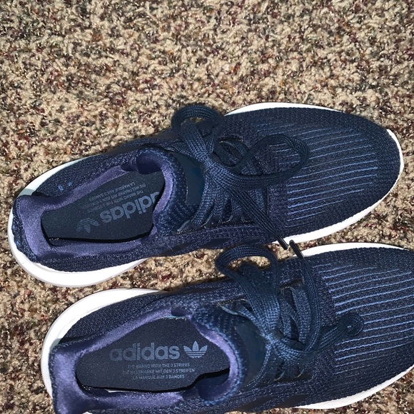 ADIDAS SWIFT RUN - Picture 3 of 4